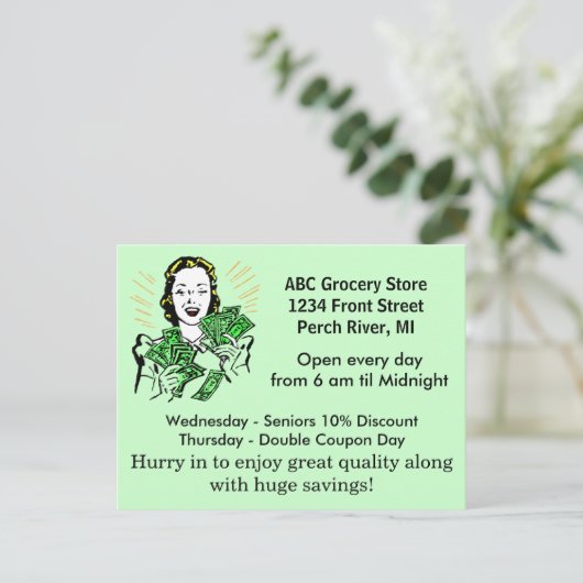 Briefkaart  Retro Happy Lady Money Savings (Staand voorkant)