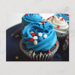 Briefkaart rode, witte en blauwe cupcakes