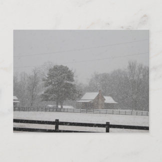 Briefkaart Sneeuw vallen op een boerderij.