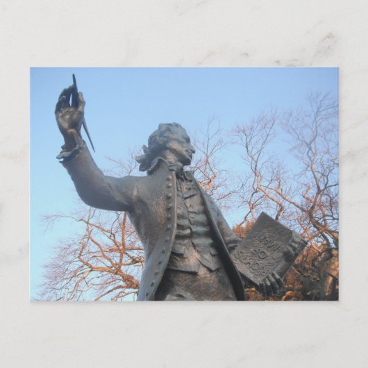 Briefkaart Thomas Paine Statue Holding RI's of Man (Voorkant)