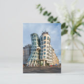 Briefkaart uit Praag: Het danshuis (Staand voorkant)
