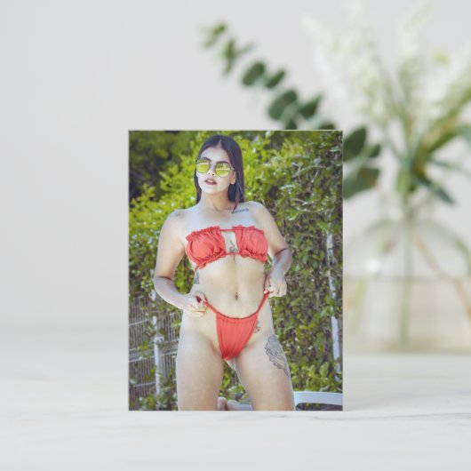 Briefkaart van Bikini Girl (Staand voorkant)