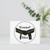 Briefkaart van de zwarte gordel in de eerste graad (Staand voorkant)