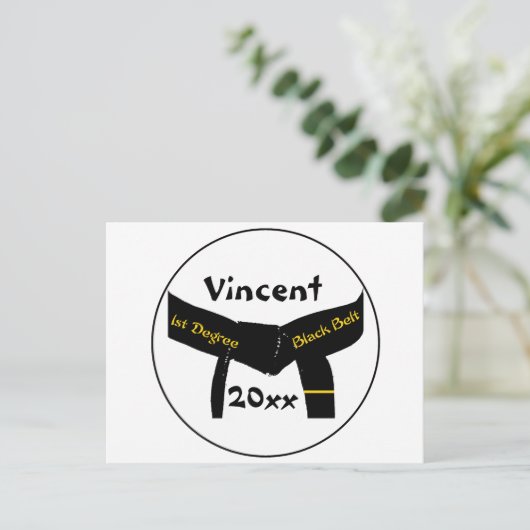 Briefkaart van de zwarte gordel in de eerste graad (Staand voorkant)