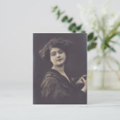 briefkaart van het portret van 1920: Mooie vrouw (Staand voorkant)