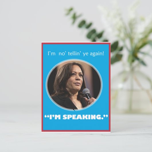 Briefkaart van Kamala Harris (Staand voorkant)