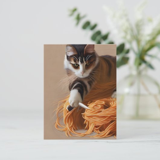 Briefkaart van kat-etensspaghetti (Staand voorkant)