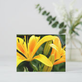 Briefkaart van mooie Floral Yellow Lilies (Staand voorkant)