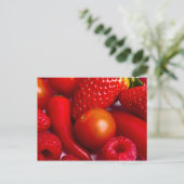 Briefkaart van rode groenten en fruit (Staand voorkant)