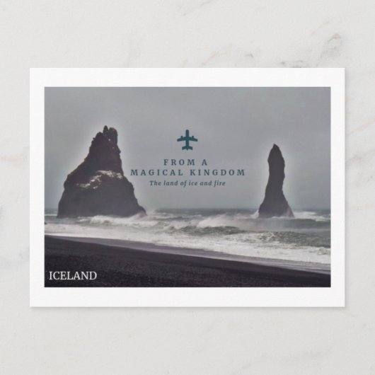 Briefkaart van zwarte pijlers Icelan'd op zee, Vik (Voorkant)