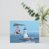 Briefkaart - Vliegende hond over LA Harbour Light (Staand voorkant)