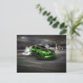 Briefkaart voor groene sportauto (Staand voorkant)