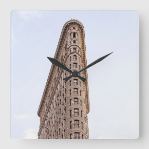Briefkaart voor het platte gebouw vierkante klok