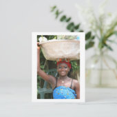 Briefkaart, "Vrouw met mandje" # 1202 Briefkaart (Staand voorkant)