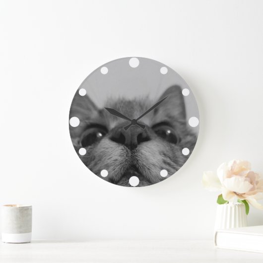 Briefkaart zwart-wit kattegezicht grote klok (Huis)