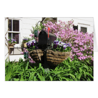 Brievenbus onder bloemen-Kaart