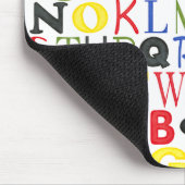 Brigadekleurige brieven van Megan Meagher Muismat (Hoek)