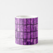 Bright abstract mosaic violet background with glos koffiemok (Center)
