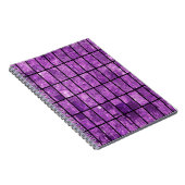 Bright abstract mosaic violet background with glos notitieboek (Rechterzijde)