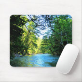 Bright Blue River under Green Trees in Washington Muismat (Met muis)