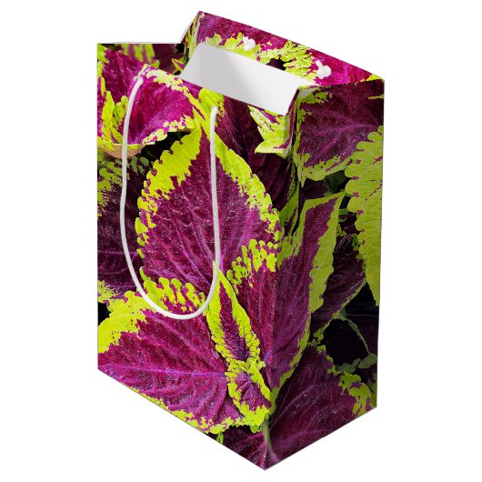 Bright Coleus Leaf Design Medium Cadeauzakje (Achterkant Gekanteld)