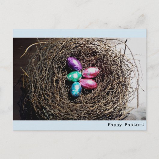 Bright Easter eggs in real bird's is geen fotograa Feestdagenkaart (Voorkant)