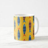 Bright fishes seamless pattern. Seaside hand drawn Koffiemok (Voorkant rechts)