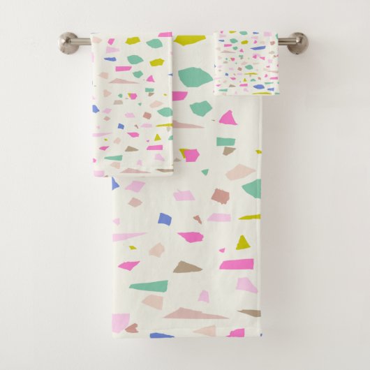 Bright fragment van Terrazzo Pattern Bad Handdoek (Insitu)