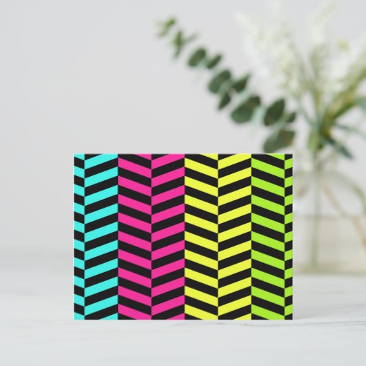Bright Girly Neon Stripes Chevron Pattern Briefkaart (Staand voorkant)