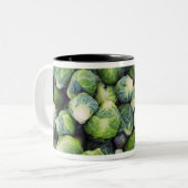 Bright Green Fresh Brussels Sprouts Tweekleurige Koffiemok (Voorkant links)
