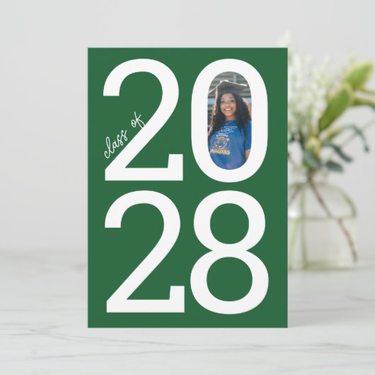 Bright Green Modern Class Jaar & Foto Afstuderen Aankondiging (Staand voorkant)