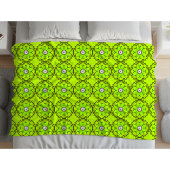 Bright green towel with intricate circular pattern fleece deken