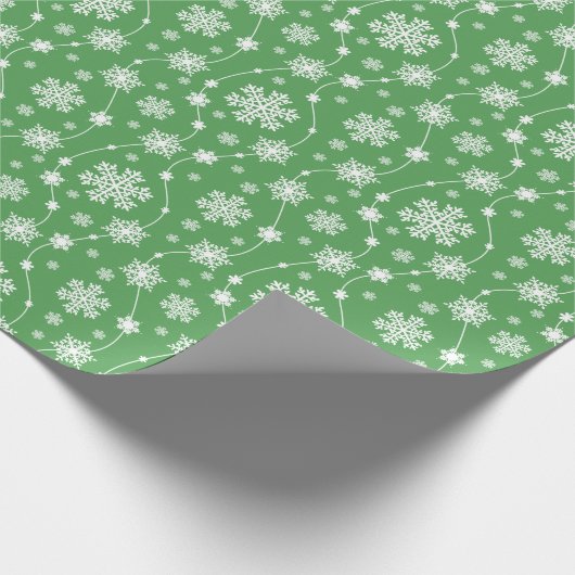 Bright Kelly Green Winter White Snowflake Pattern Cadeaupapier (Hoek)