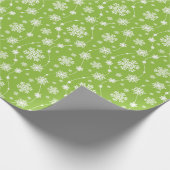 Bright Lime Green Winter White Snowflake Pattern Cadeaupapier (Hoek)