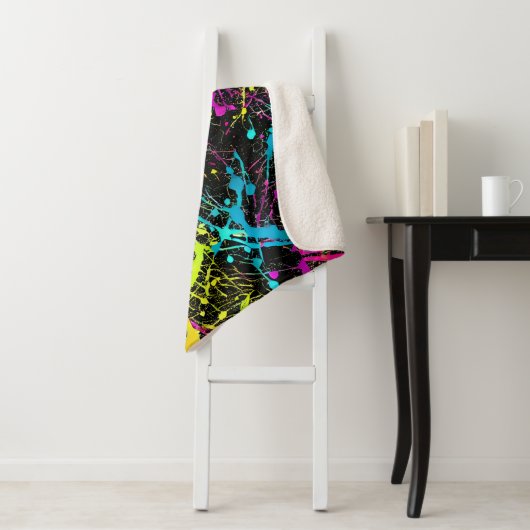 Bright Neon Paint Splatter Sherpa Deken (In situ)
