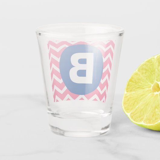 Bright Pink and White Chevron Pattern Monogram Shot Glas (Achterkant)