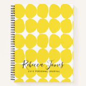 BRIGHT RETRO LARGE HAND GETROKKEN GEEL POLKA DOTS NOTITIEBOEK (Voorkant)