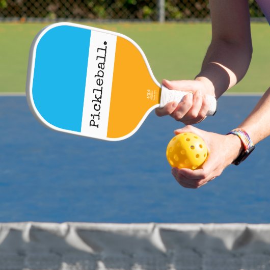 Bright Sky Blue Gouden Geel Wit Tekststrepen Pickleball Paddle (Insitu)