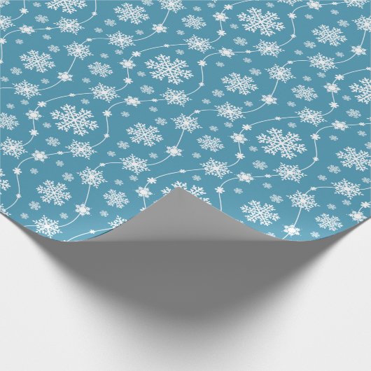 Bright Sky Blue Winter White Snowflake Pattern Cadeaupapier (Hoek)