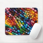 BRIGHTLY COLORED PLASTIC BEADS MUISMAT (Met muis)