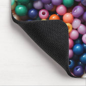 BRIGHTLY COLORED PLASTIC BEADS MUISMAT (Hoek)