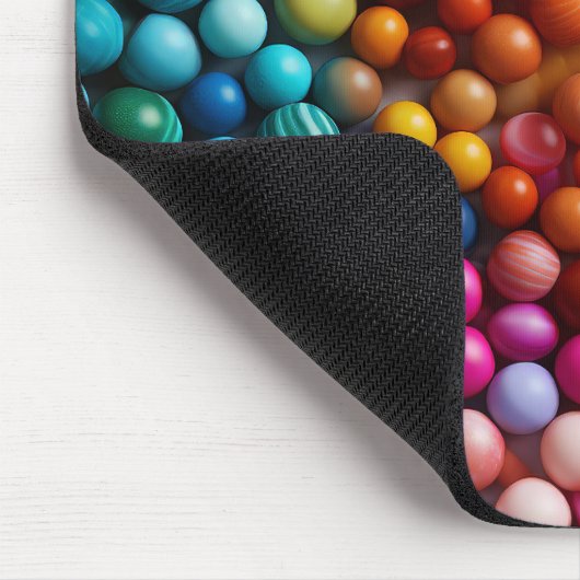 BRIGHTLY COLORED PLASTIC BEADS MUISMAT (Hoek)