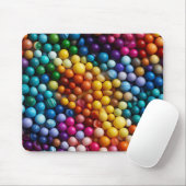 BRIGHTLY COLORED PLASTIC BEADS MUISMAT (Met muis)