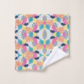 Brightly patterned towels and a washcloth  bad handdoek (Wasdoekje)