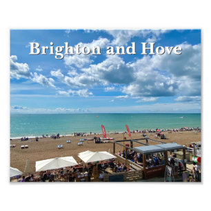 Brighton en Hove Beach op een zomerdag Foto Afdruk