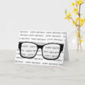 bril op onduidelijke verjaardagstekst kaart (Gele Bloem)