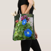 Brilliant Blue Morning Glories Tote Bag (Dichtbij)