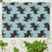 Brindle Frenchie gaat graag wandelen Theedoek (Gevouwen)