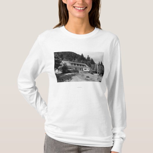 Brinnon, WA Uitzicht van Olympic Inn op Hood Canal T-shirt (Voorkant)