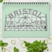 Bristol Slogan Teken met Tracks op  Green Theedoek (Gevouwen)